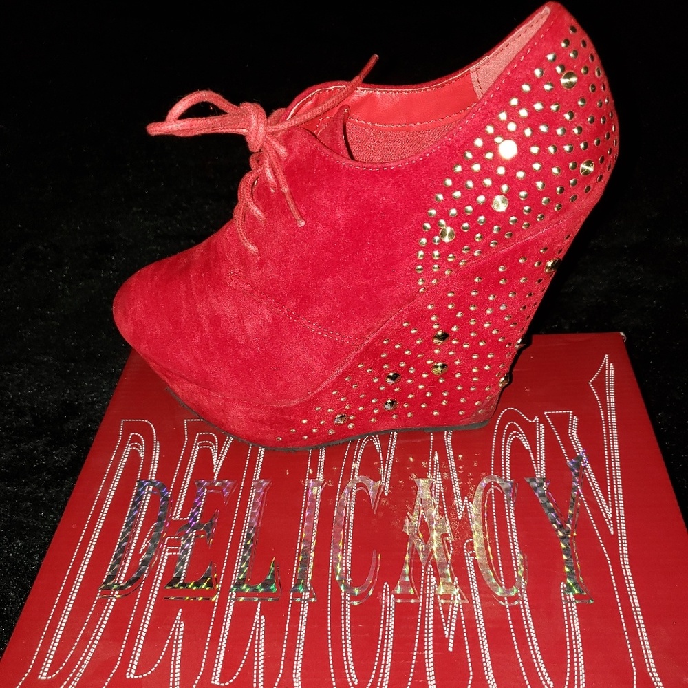 Shoes - Picture 2 of 3